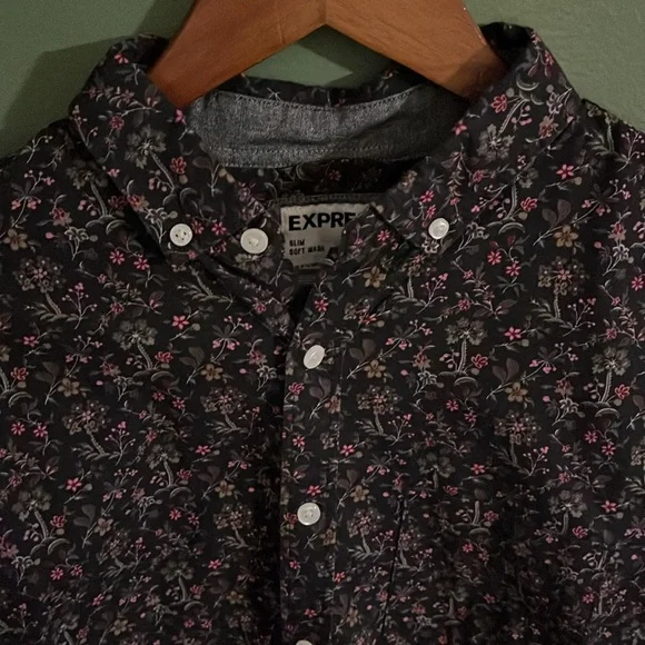 Express - M - Slim Soft Wash Floral Long Sleeve Button Down - Picture 2 of 9